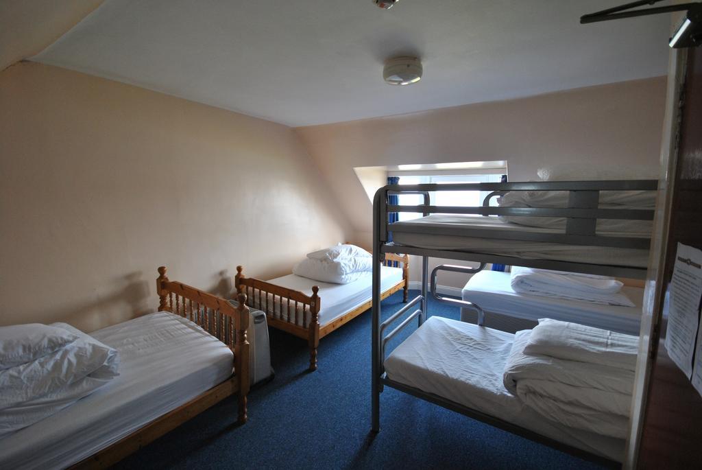קייליקין Saucy Mary'S Hostel חדר תמונה